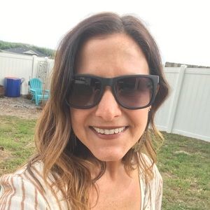 Meet your Posher, Julie